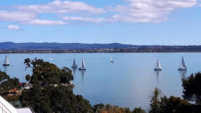 Beach and View 2Bdrm apt 75mtrs to beach with sunsets to die for